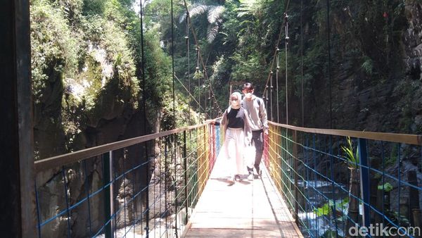 Jembatan Curug Ibun Pelangi Nan Instagramable