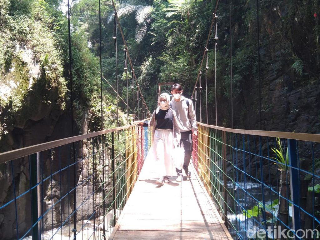 Jembatan Curug Ibun Pelangi Nan Instagramable