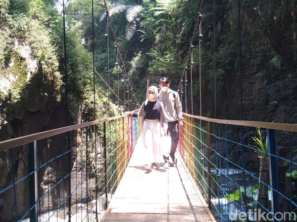 Jembatan Curug Ibun Pelangi Nan Instagramable