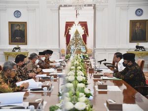 Pansel Serahkan Nama-nama Calon Pengurus BPKH ke Jokowi Pansel Serahkan Nama-nama Calon Pengurus BPKH ke Jokowi
