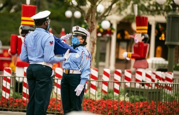 Karyawan diberi pelatihan tradisi/Foto: Instagram.com/waltdisneyworld Karyawan diberi pelatihan tradisi