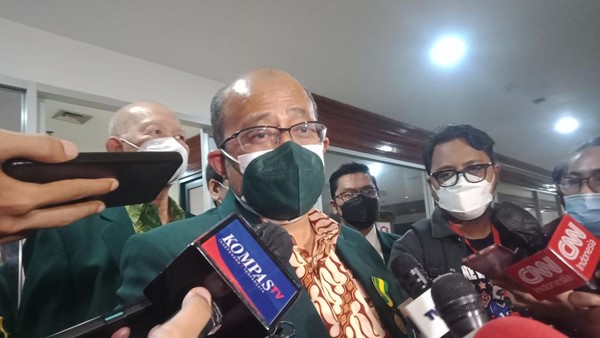 Ketum IDI Adib Khumaidi Ketum IDI Adib Khumaidi