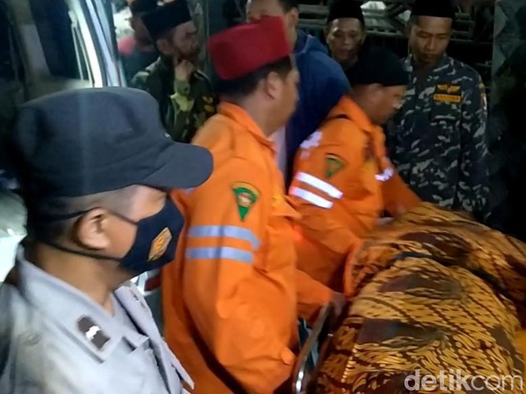 Identitas 6 Warga Batang Korban Tewas Kecelakaan Maut di Cirebon