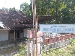 Masjid di Sragen Dirobohkan Warga Korban Janji, Tarawih Pindah ke Rumah Ini