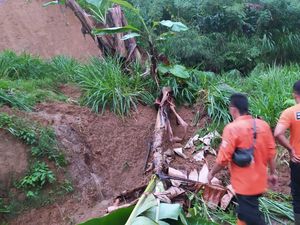 Tanah Longsor di Mojotengah Wonosobo Sempat Timpa 4 Pemotor