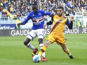 Pellegrini Sibuk Sendiri Saat Diganti, Wasit Kasih Kartu Kuning