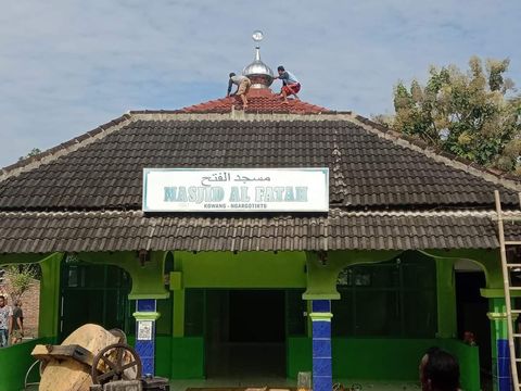 Masjid Al-Fatah Dusun Kowang dirobohkan warga