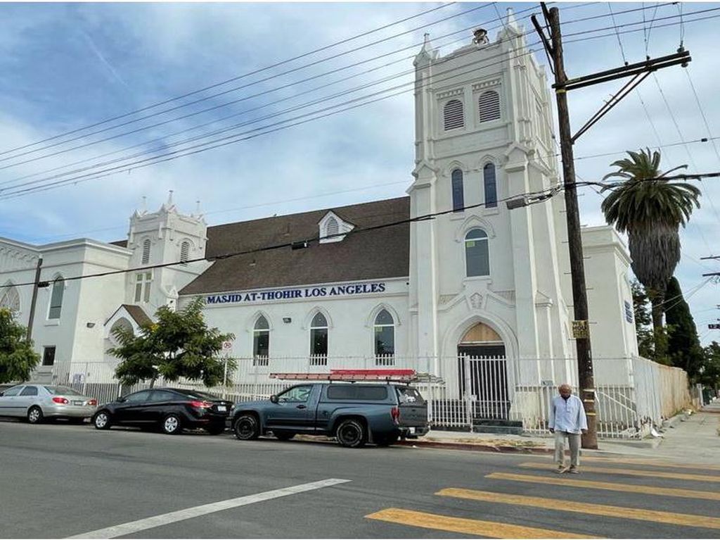 Erick Thohir Ajak Umat Muslim AS Salat ke Masjid Keluarga di Los Angeles Erick Thohir Ajak Umat Muslim AS Salat ke Masjid Keluarga di Los Angeles