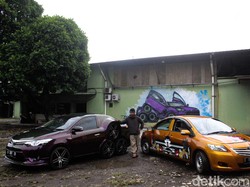 Snapshot: Melihat Uniknya Mobil Beroda 8 dan Bermuka 2