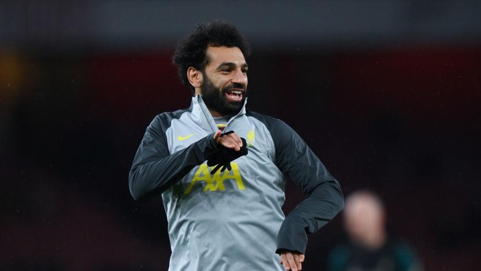 LONDON, ENGLAND - MARCH 16: Mohamed Salah of Liverpool  warms up ahead of the Premier League match between Arsenal and Liverpool at Emirates Stadium on March 16, 2022 in London, England. (Photo by Justin Setterfield/Getty Images)