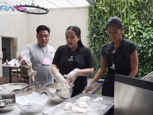 Nagita Slavina Masak Ayam Goreng Bareng Chef Renatta Moeloek