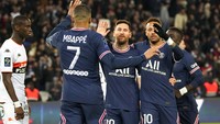 Lionel Messi mencetak gol keempat tim tuan rumah pada menit ke-73. Mendapat crossing dari Mbappe, La Pulga tanpa kesulitan menaklukkan gawang Lorient.