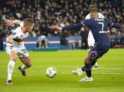 PSG menggandakan keunggulan pada menit ke-28. Kali ini giliran Mbappe yang mencatatkan nama di papan skor. PSG unggul 2-0 hingga turun minum.