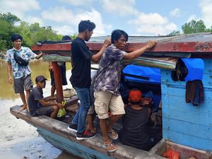 Polisi Gagalkan Penyelundupan 30 PMI Ilegal dari Riau ke Malaysia Polisi Gagalkan Penyelundupan 30 PMI Ilegal dari Riau ke Malaysia