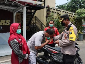 Gembiranya Warga Ini Saat Motornya yang Dicuri Ketemu dan Dikembalikan Polisi