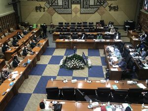 Rapat di DPR, IDI Dicecar soal Transparansi Dana Iuran Wajib Anggota Rapat di DPR, IDI Dicecar soal Transparansi Dana Iuran Wajib Anggota
