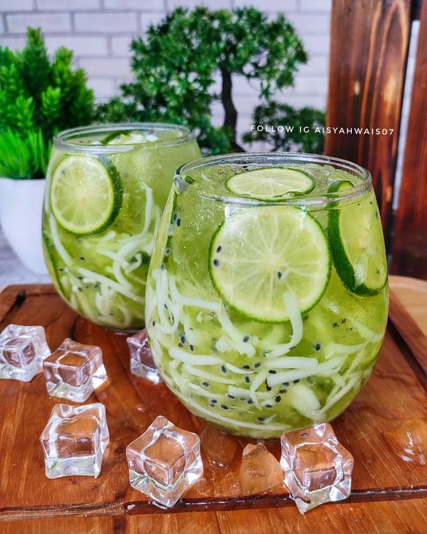 Resep es kuwut, menu berbuka puasa yang mudah dibuat dan menyegarkan dahaga/instagram/aisyahwais07 Opsi ajian es kuwut yang bisa menggunakan timun ataupun kiwi.