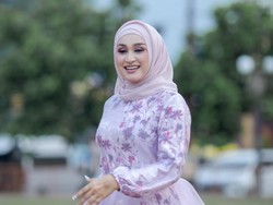 Rita Hasan Luncurkan Tak Ada yang Abadi