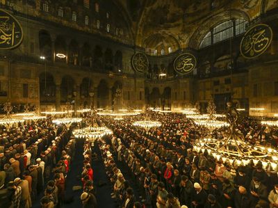 Saat Hagia Sophia Kembali Gelar Salat Tarawih Setelah 88 Tahun