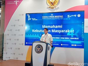 Viral Turis Nyalakan Petasan di TN Komodo, Ini Kata Sandiaga Viral Turis Nyalakan Petasan di TN Komodo, Ini Kata Sandiaga