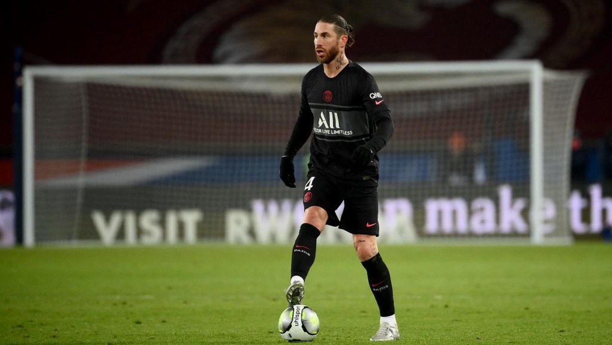 Sergio Ramos berencana tampil di level top 4-5 tahun lagi. (Foto: AFP/FRANCK FIFE)
