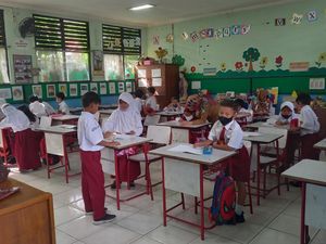 SDN Tangerang 14 Mulai Berlakukan PTM 100 Persen Hari Ini, Siswa Antusias