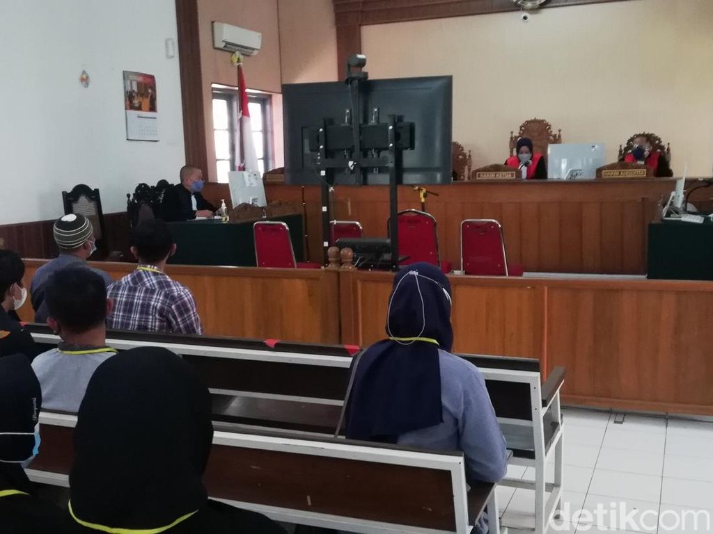 2 Terdakwa Diksar Maut Menwa UNS Divonis 2 Tahun Penjara 2 Terdakwa Diksar Maut Menwa UNS Divonis 2 Tahun Penjara