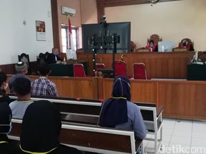 2 Terdakwa Diksar Maut Menwa UNS Divonis 2 Tahun Penjara 2 Terdakwa Diksar Maut Menwa UNS Divonis 2 Tahun Penjara