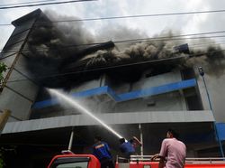 2 Petugas Dirawat di RS Usai Padamkan Kebakaran Suzuya Mall Banda Aceh
