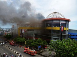 Olah TKP Usai, Tim Labfor Bawa Sampel Barang Bukti Kebakaran Suzuya Mall