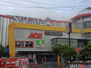 Kebakaran di Suzuya Mall Banda Aceh, 10 Mobil Damkar Dikerahkan