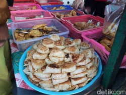 Wajib Mampir, Beragam Takjil Murah Meriah Ada di Karang Menjangan Surabaya