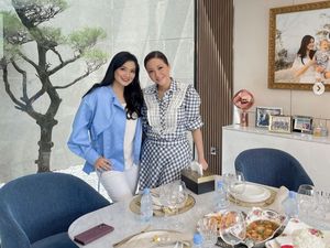 10 Potret Titi Kamal dan Christian Sugiono Menjamu Teman Artis di Ruang Makannya 10 Potret Titi Kamal dan Christian Sugiono Menjamu Teman Artis di Ruang Makannya