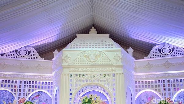 Intip Foto Nikahan Sultan Lampung, Viral Digelar di Rumah Dekornya bak Hotel