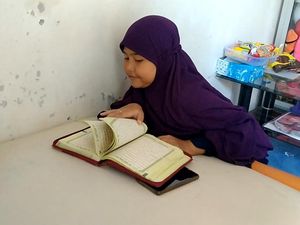 Ternyata Begini Cara Aira Hafizah Cilik Pemalang Menghafal Al-Quran Ternyata Begini Cara Aira Hafizah Cilik Pemalang Menghafal Al-Quran