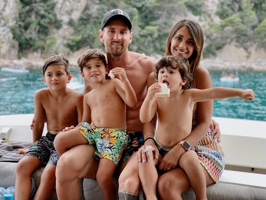 Messi Main Bola Lawan Anak-anaknya, Sang Istri Marah