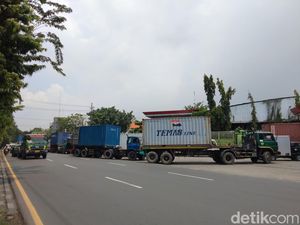 Solar Langka di Jatim, Sopir Truk Pusing Muatan Es Mencair