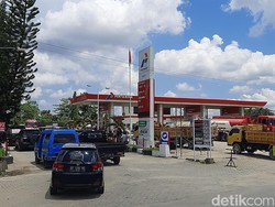 Antrean Panjang Kendaraan di SPBU Kendari, Pertamina Klaim Stok BBM Aman