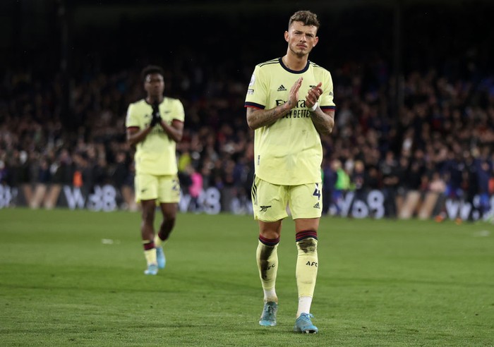 LONDON, ENGLAND - APRIL 04: Ben White of Arsenal thanks the support after the Premier League match between Crystal Palace and Arsenal at Selhurst Park on April 04, 2022 in London, England. (Photo by Julian Finney/Getty Images)