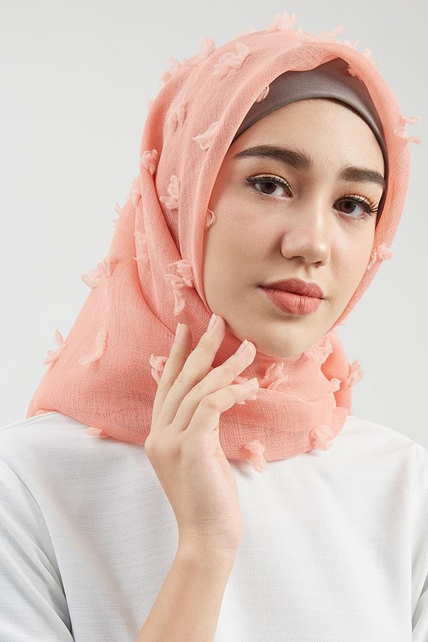 Bahan Hijab Linen Anti Gerah Saat Puasa/foto: hijabenka.com bahan linen, bahan hijab anti gerah saat puasa