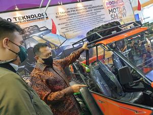 Bamsoet Borong Produk Lokal di IIMS 2022: Helm Cargloss hingga Fin Komodo Bamsoet Borong Produk Lokal di IIMS 2022: Helm Cargloss hingga Fin Komodo