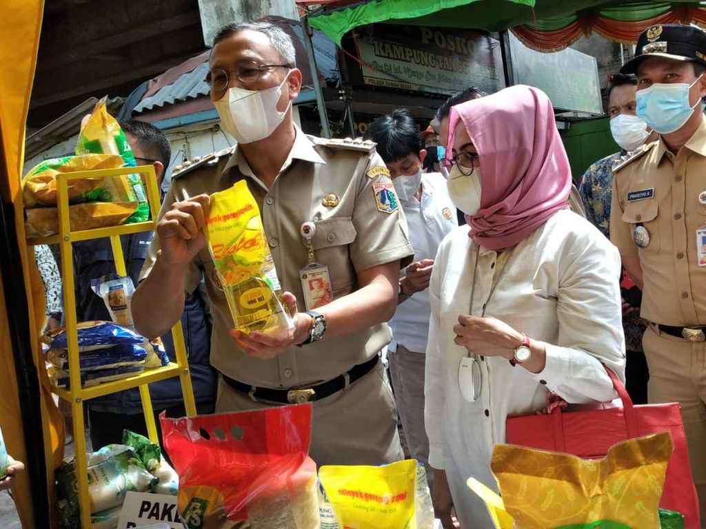 Ada Bazar Sembako di Jakpus, Jual Minyak Hingga Daging Murah