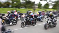 Tak Bisa Sembarangan, Boncengan Naik Motor di Kolombia Ada Aturan Jam