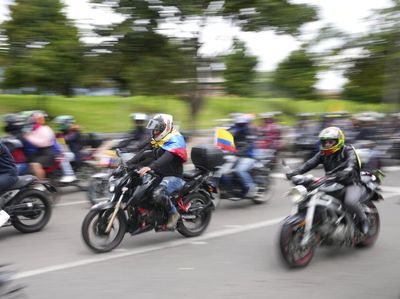 Tak Bisa Sembarangan, Boncengan Naik Motor di Kolombia Ada Aturan Jam