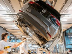 Dampak Perang Ukraina: Industri Otomotif Jerman Langka Gas Neon-Nikel