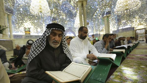 Doa Ramadan dari Tempat Suci Imam Ali di Irak