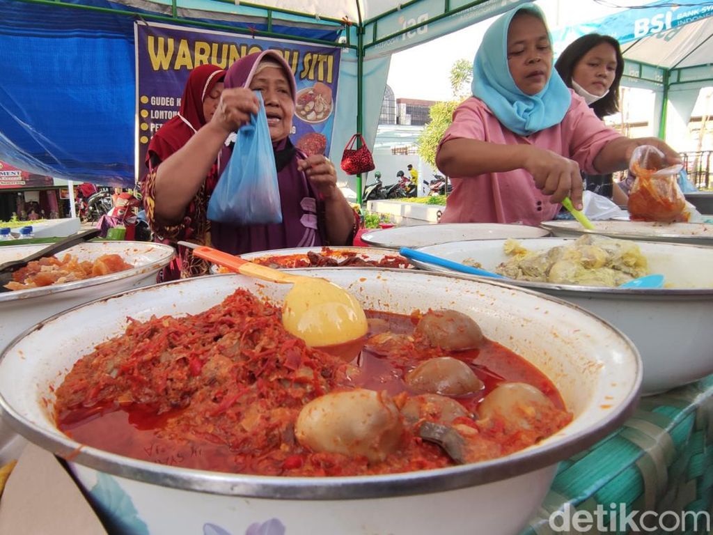 Ayo Ngabuburit di Festival Kuliner Masjid Agung Kauman Semarang