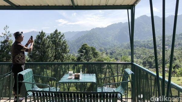 Lanskap Maksimal Bonus Kafein di Bojong Koneng Sentul, Mau ?