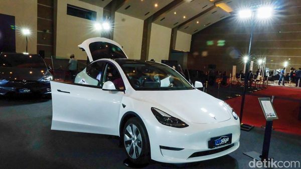 Bukan Hyundai Ioniq 5, Ini Mobil Listrik Termahal di IIMS 2022
