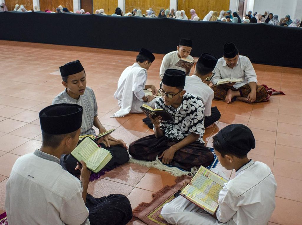 Rajin Tadarus Al-Quran di Bulan Ramadan, akan Dimudahkan Masuk Surga